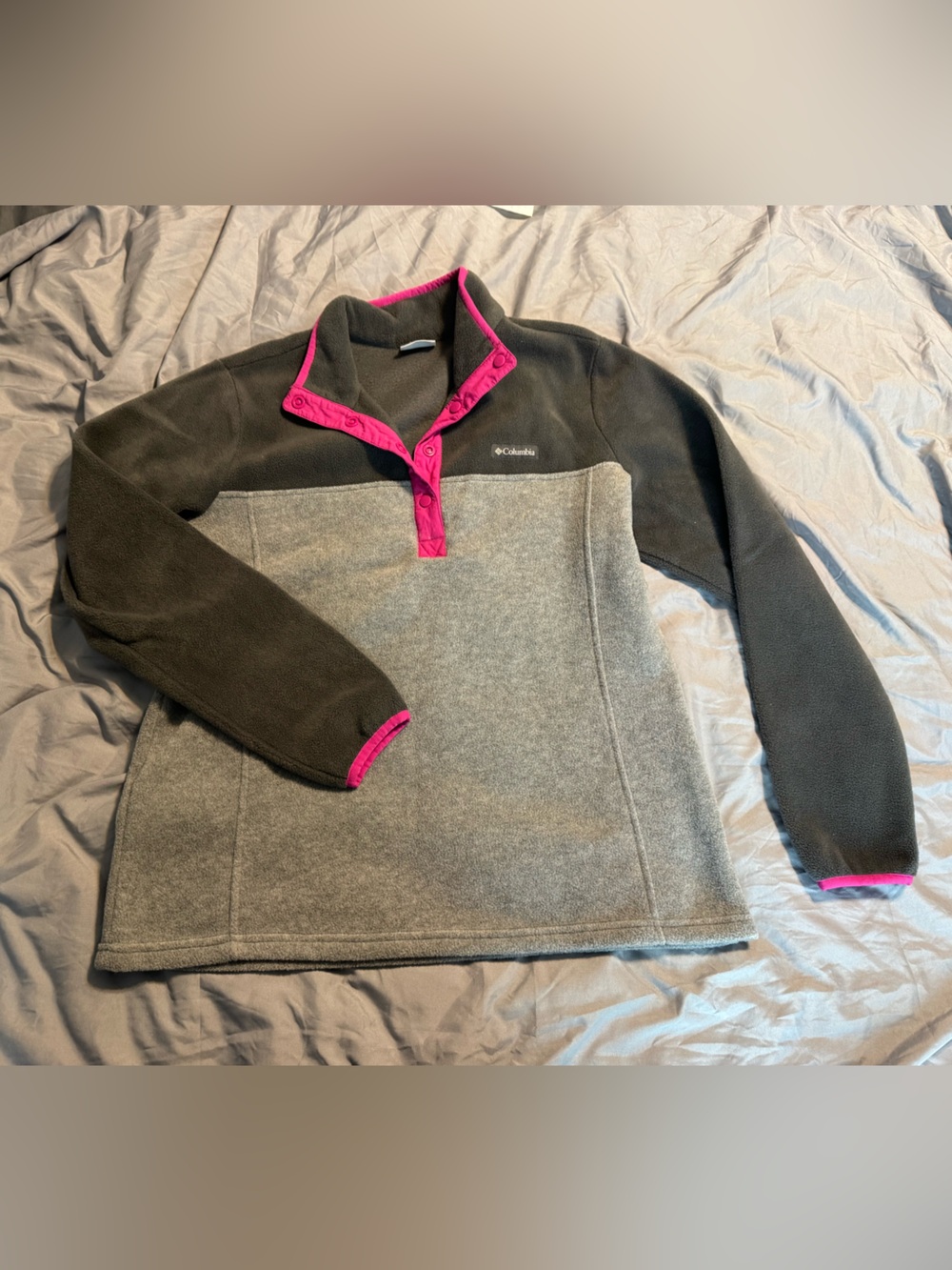 Columbia Women's Two-Tone Gray and Black Fleece Pullover with Pink Trim